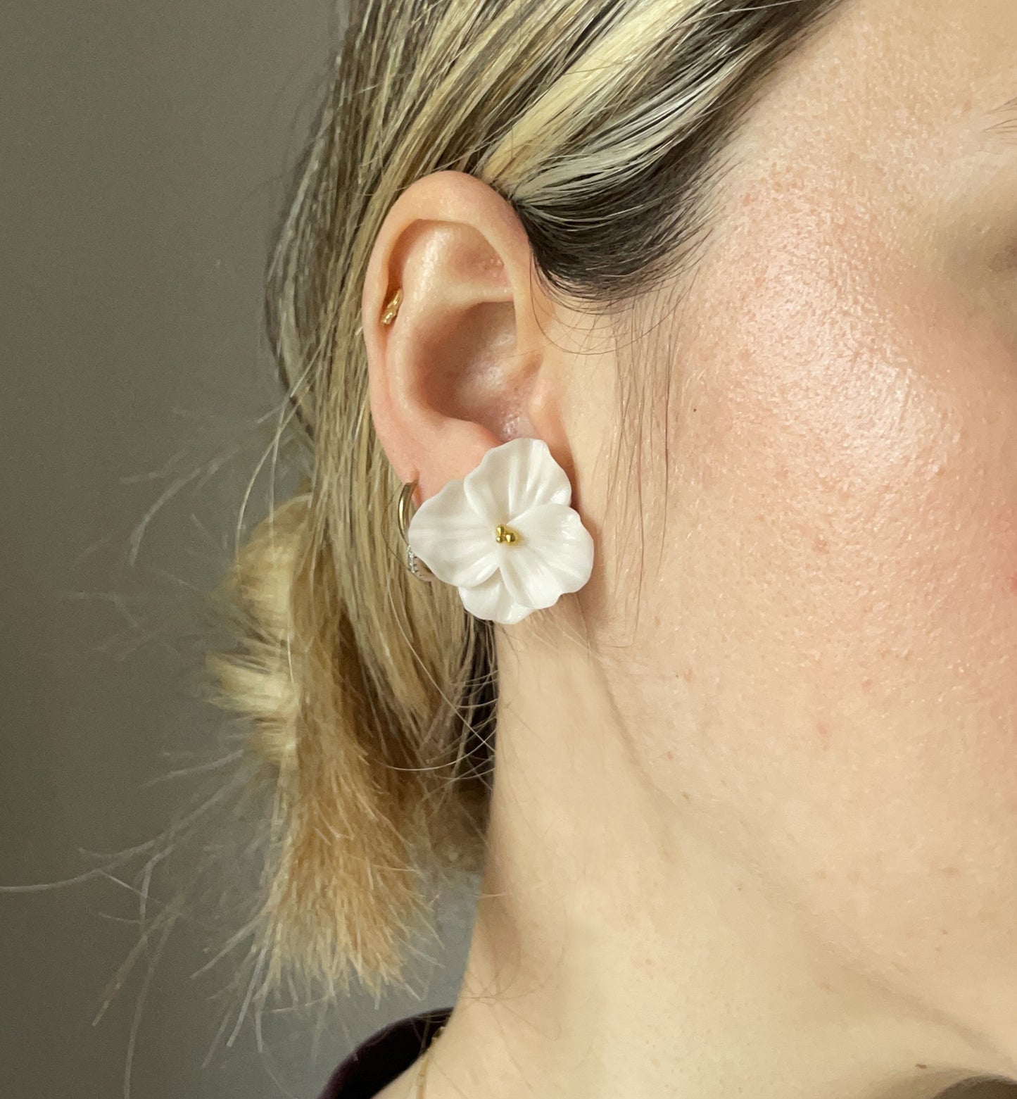 Orecchini le PETIT Lilium. | White (gold edition)