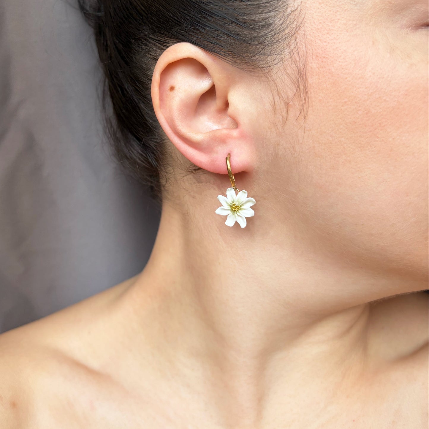 Orecchini MARGHERITA. | le MINI - HOOP | Bianco