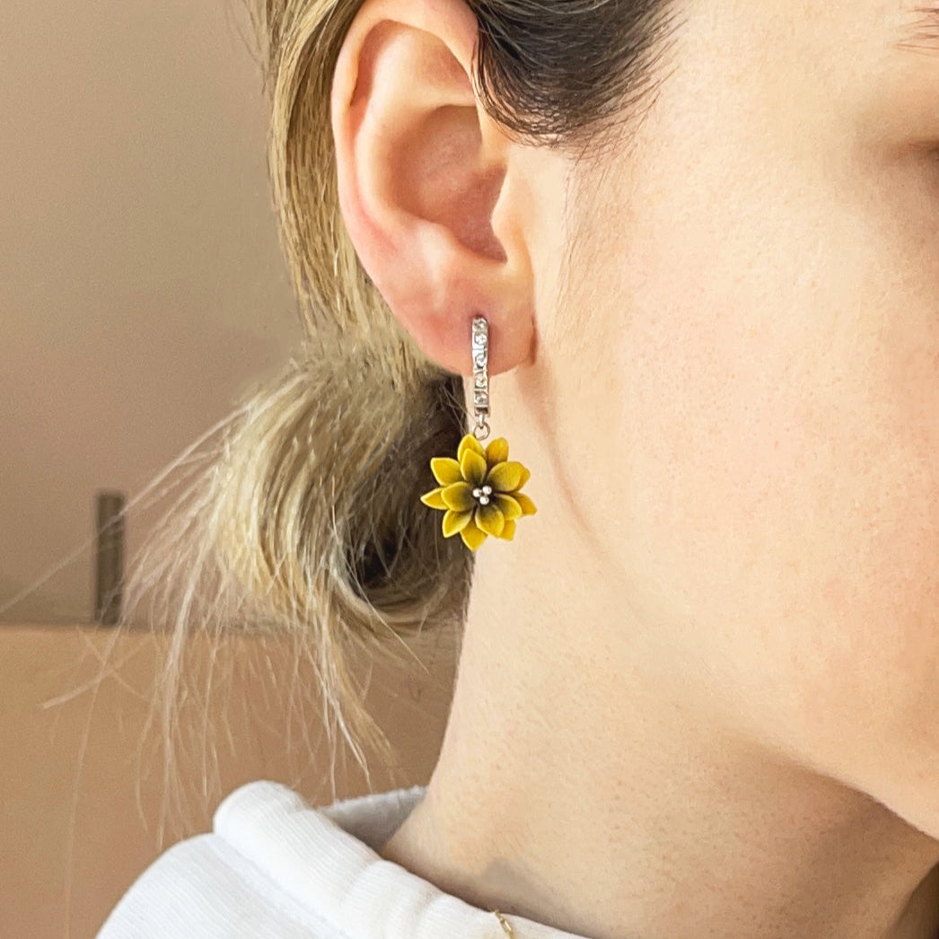 Orecchini MINI Sunflower. | Yellow HOOP