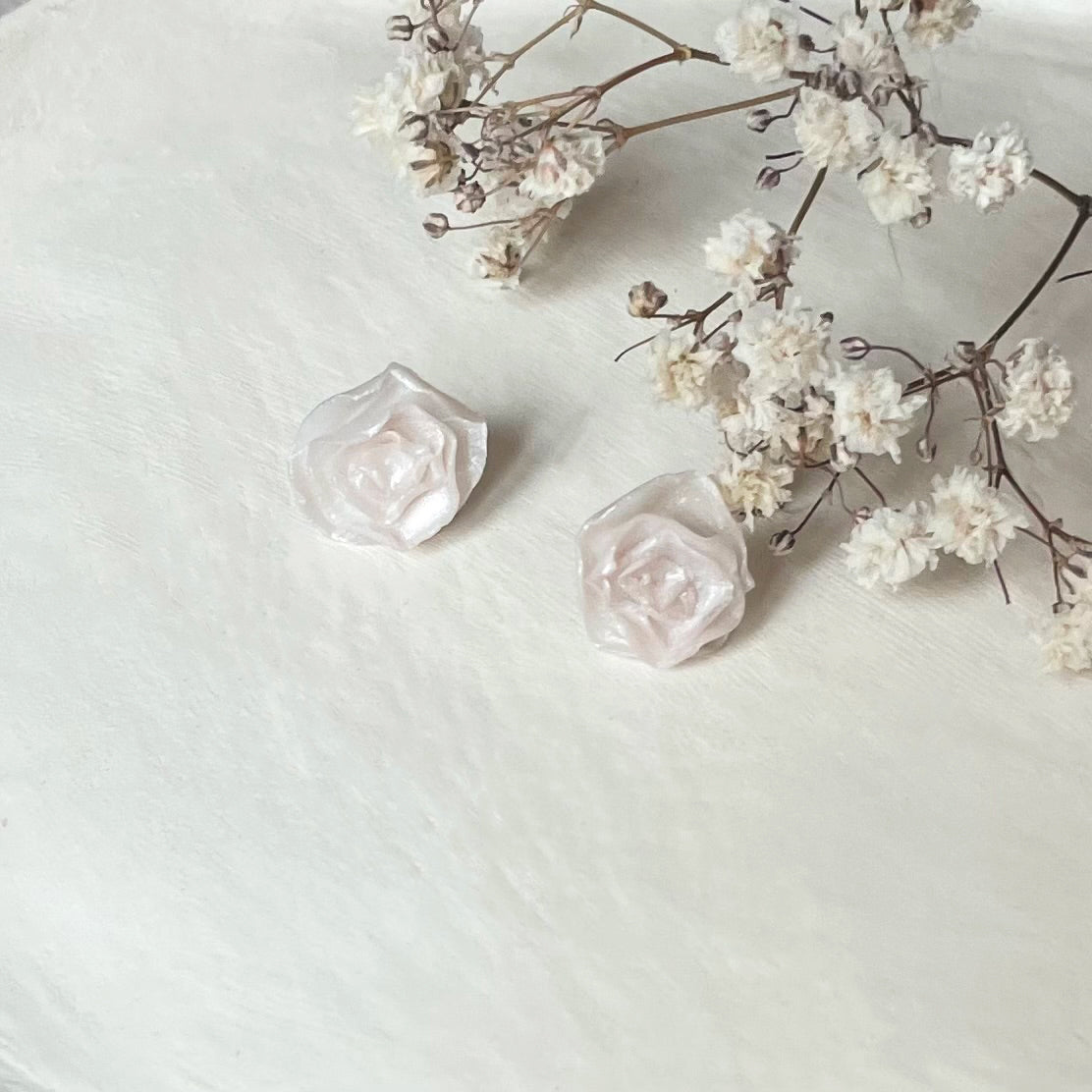 Orecchini ROSE. | White