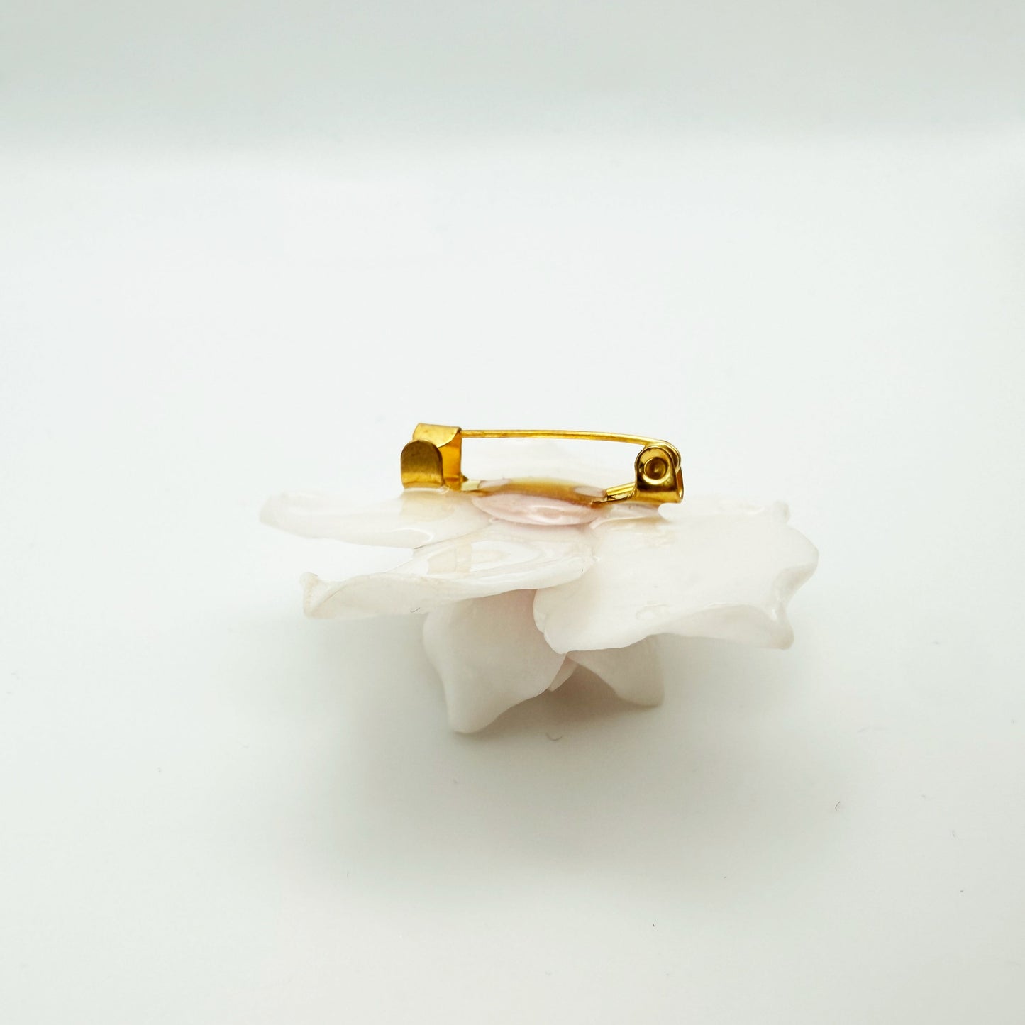 Spilla FIORE DI CARMEN. | le MIDI. | Bianco