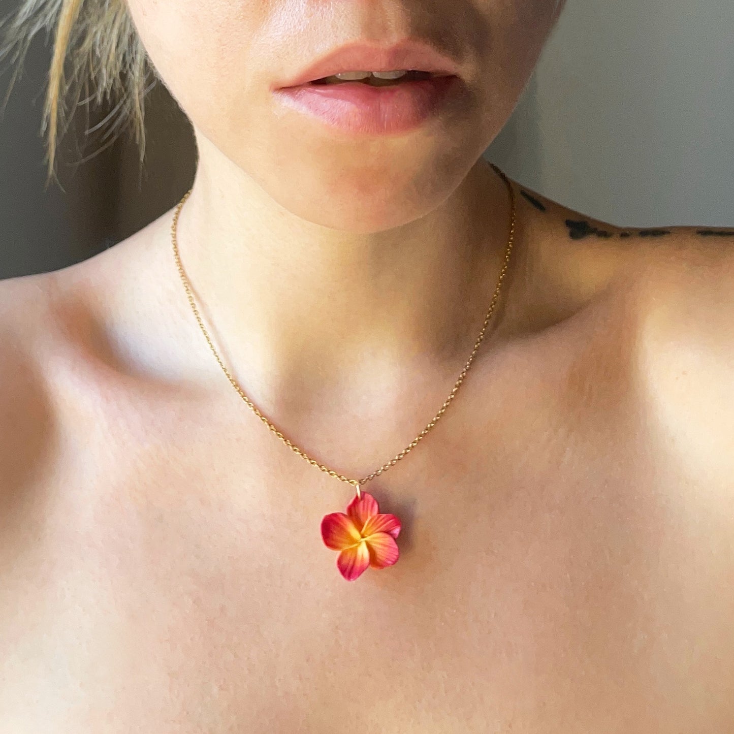 Girocollo Fiore di VAIANA. | Rosso (golden edition)