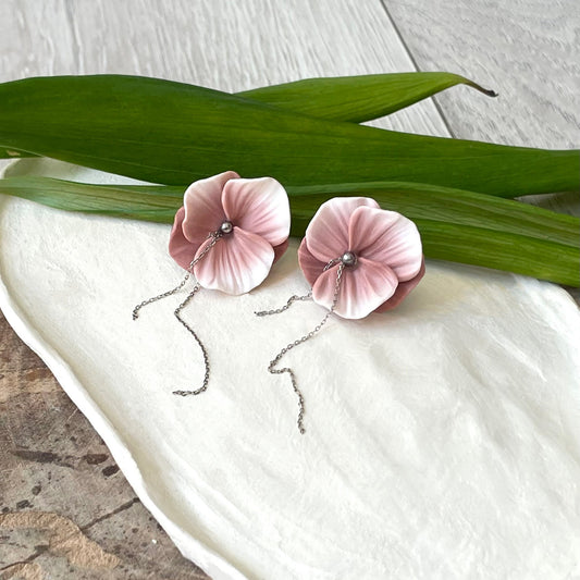 Orecchini le PETIT lilium. | Rosa Antico (silver version)